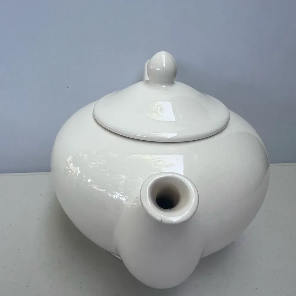 Vintage Pottery Barn BEE White China Tea Pot with mugs 8 oz